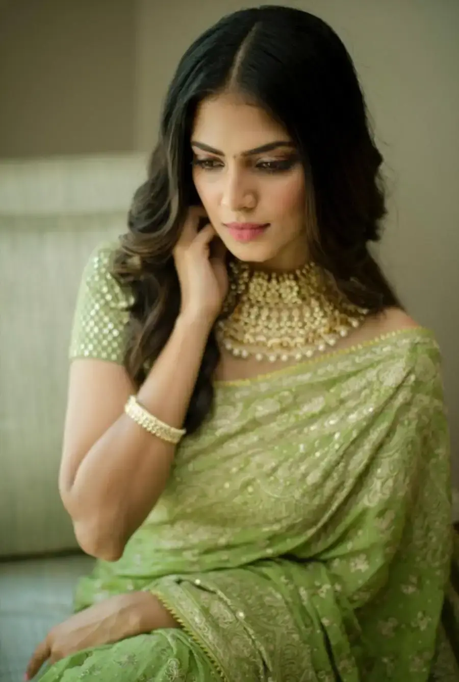 GLAMOROUS INDIAN GIRL MALAVIKA MOHANAN IN GREEN SAREE 2